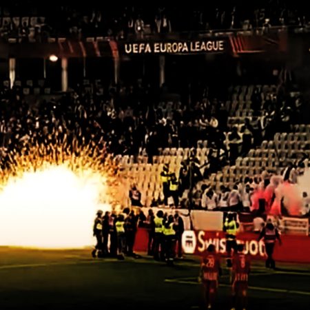 Union Berlin Ultras attackerar vanliga Malmö FF fans med raketer och bomber