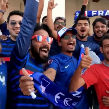Betalda supportrar börjar dyka upp under fotbolls-VM i Qatar